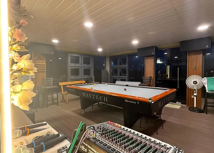 Luxe House Of Zs